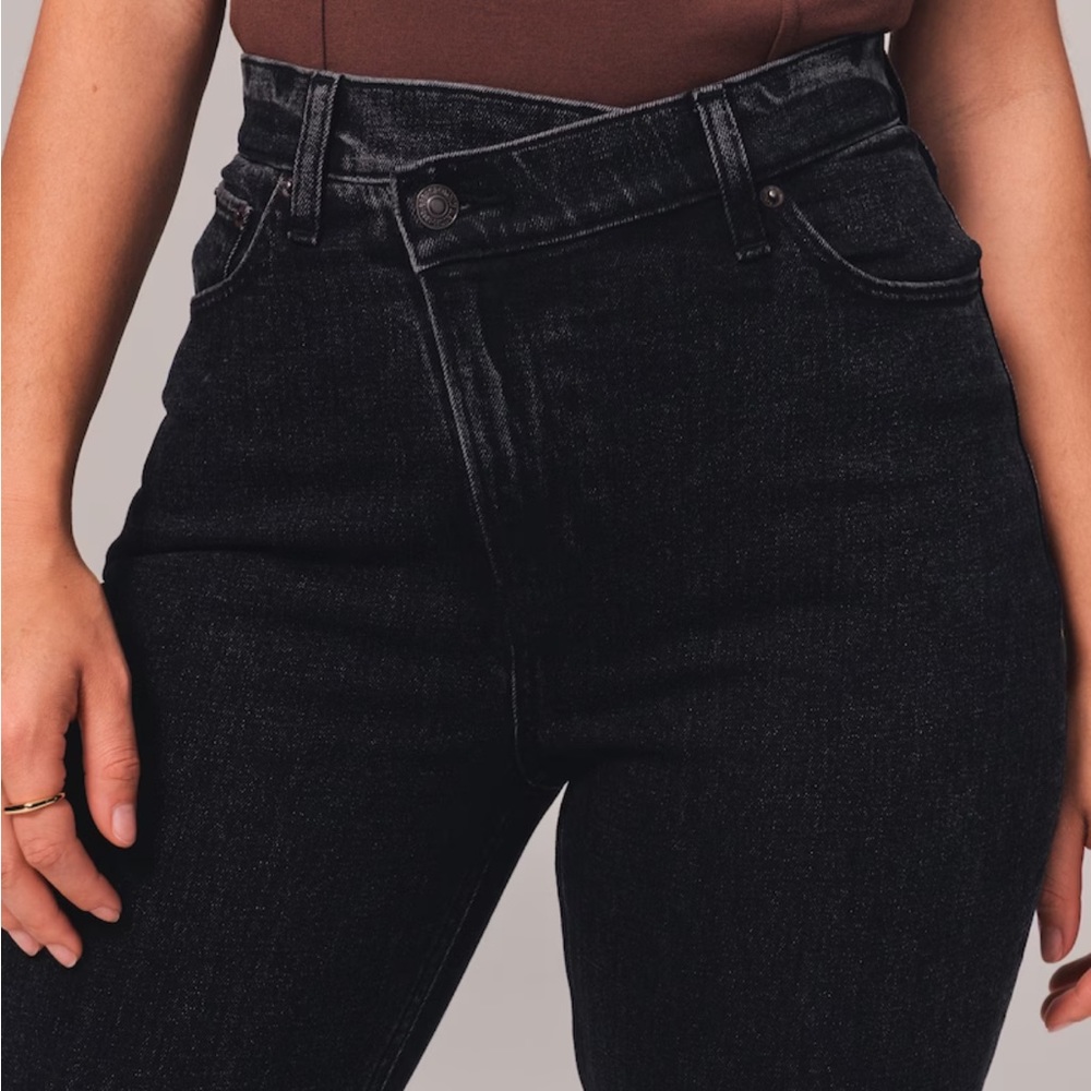 Abercrombie & Fitch  Criss Cross High Rise Dad Jeans